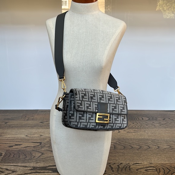 FENDI Baguette Gray Velour Gold Hardware Purse Shoulder Bag Cross Body - Picture 1 of 16